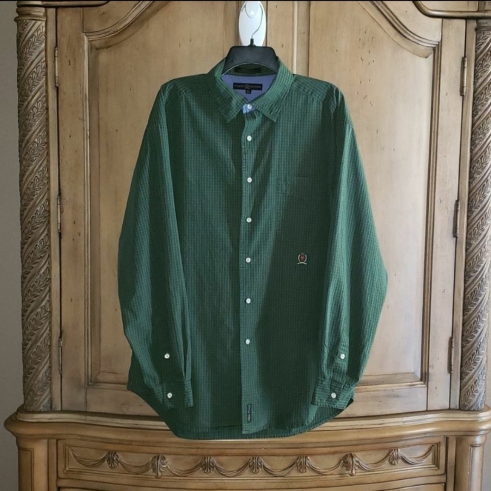 Men's Tommy Hilfiger long sleeve button down shirt.